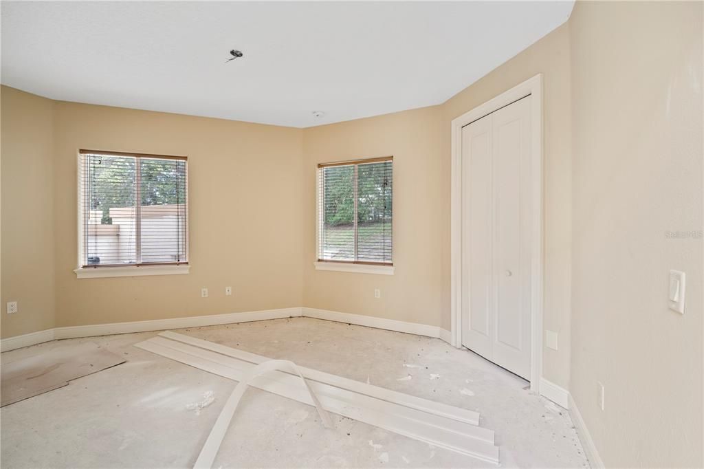 Empty room, Interior