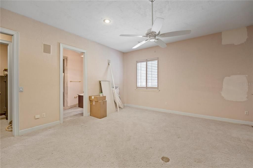 Bathroom, Empty room, Interior, Recessed Lighting