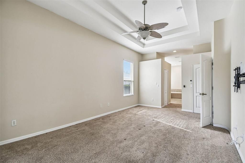 Empty room, Interior, Recessed Lighting