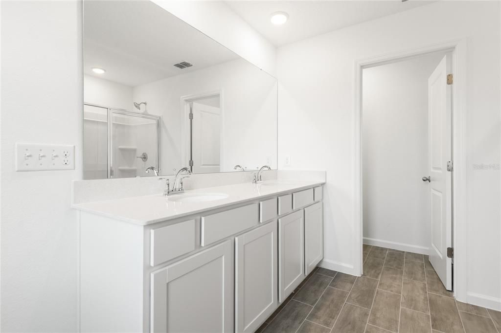 Bathroom, Dual Sink Vanities, Interior, Recessed Lighting
