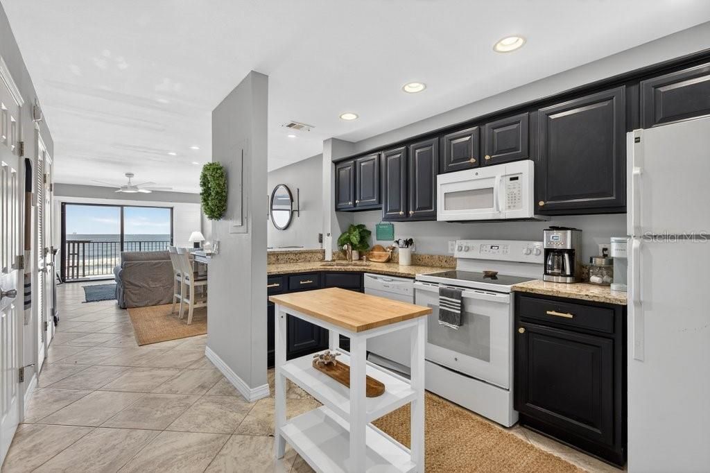 Interior, Kitchen, Recessed Lighting, Water