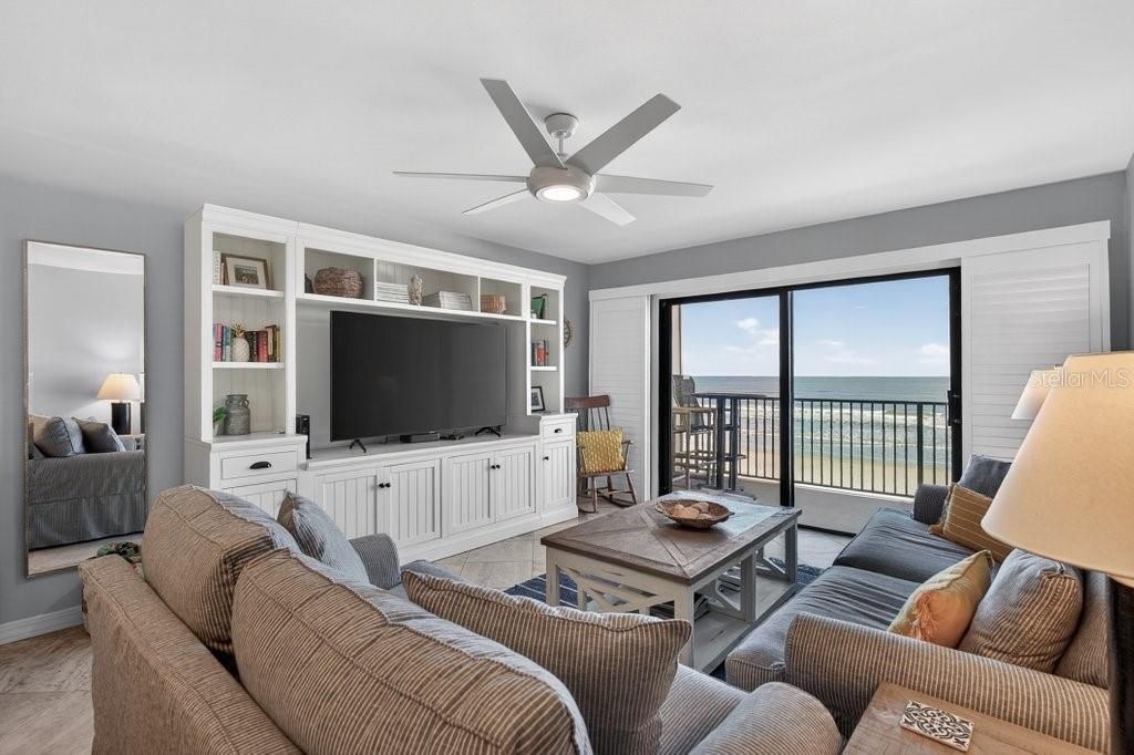 Interior, Living room, Water