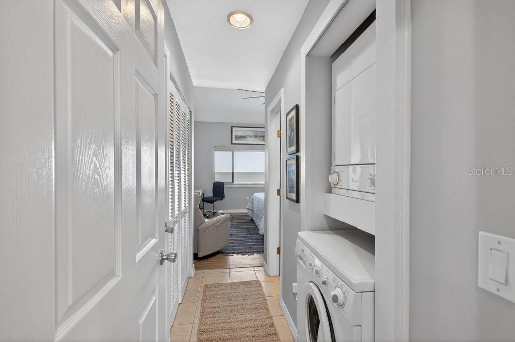 Bedroom, Interior, Recessed Lighting, Washer