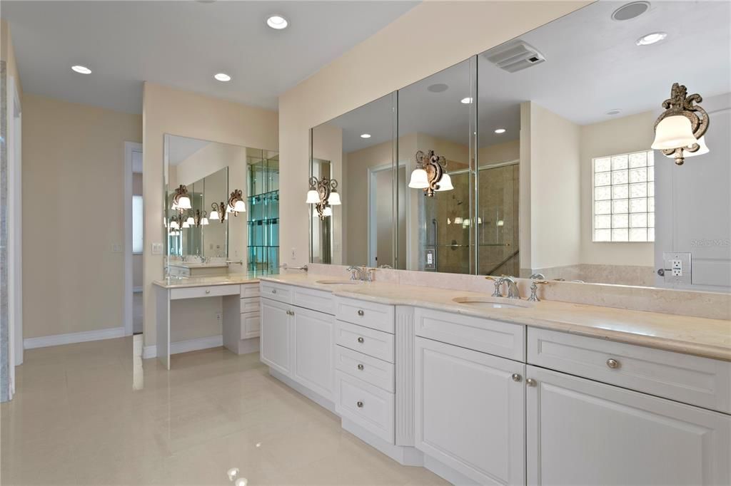 Bathroom, Dual Sink Vanities, Interior, Recessed Lighting
