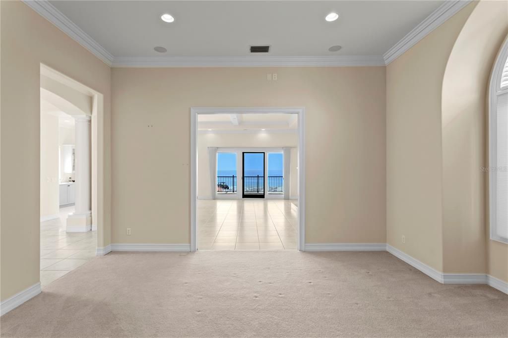 Empty room, Interior, Recessed Lighting, Water