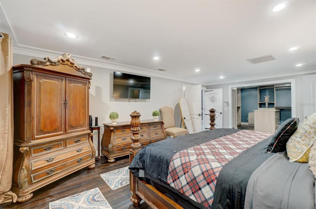 Bedroom, Interior, Recessed Lighting, Wood Texture Flooring