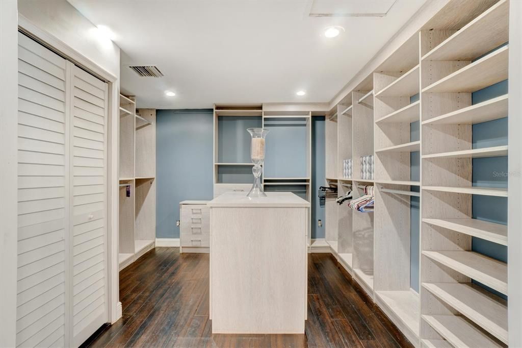 Interior, Recessed Lighting, Walk-in Closets, Wood Texture Flooring