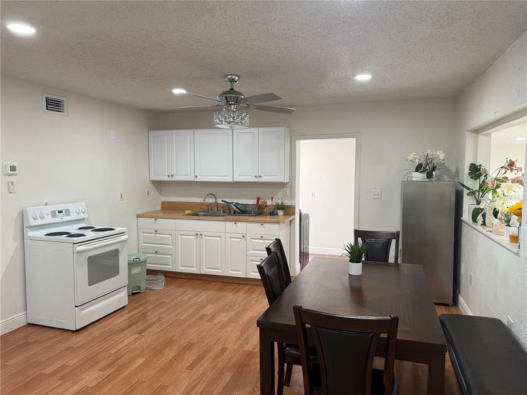 Dining room, Interior, Kitchen, Recessed Lighting, Wood Texture Flooring