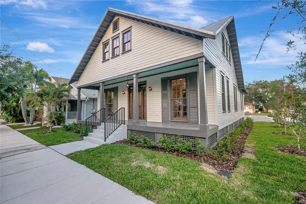 Exterior, Facade, Queen Anne Victorian