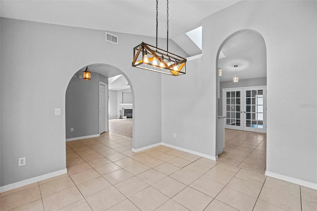 Empty room, Interior, Pendant Lights
