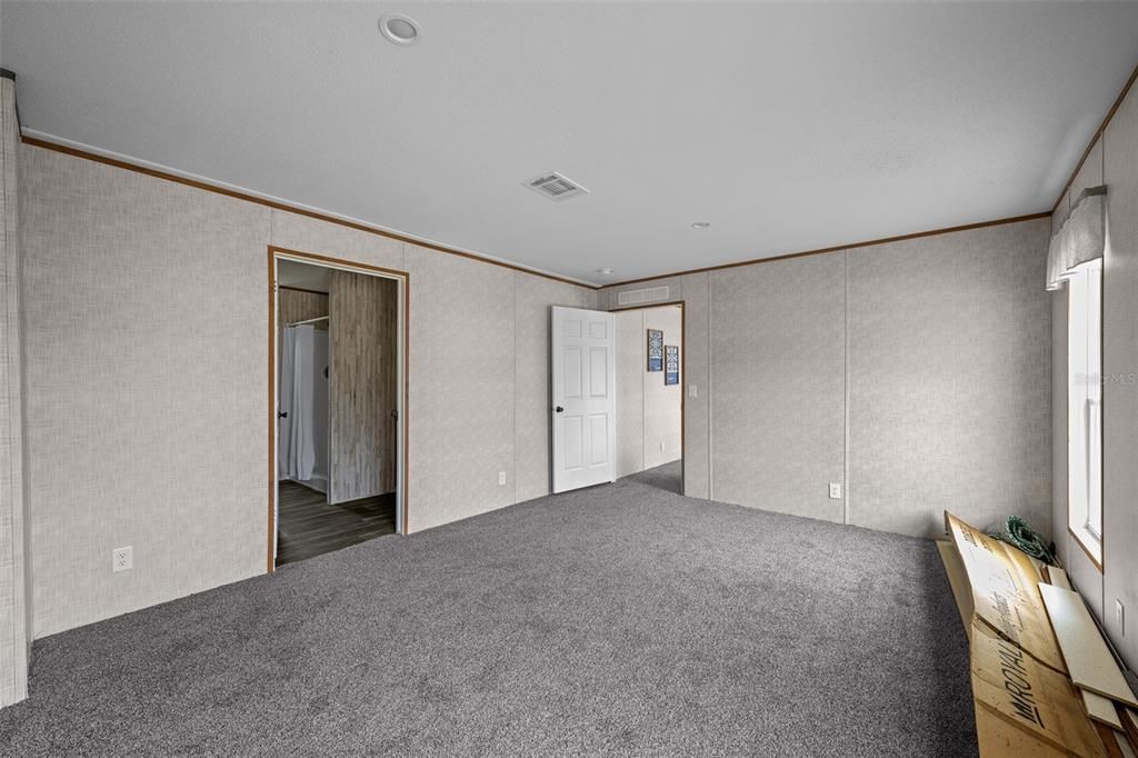 Empty room, Interior, Recessed Lighting