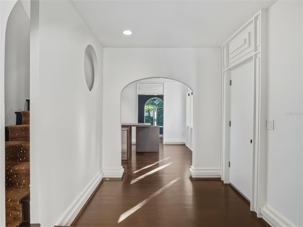 Interior, Recessed Lighting, Wood Texture Flooring