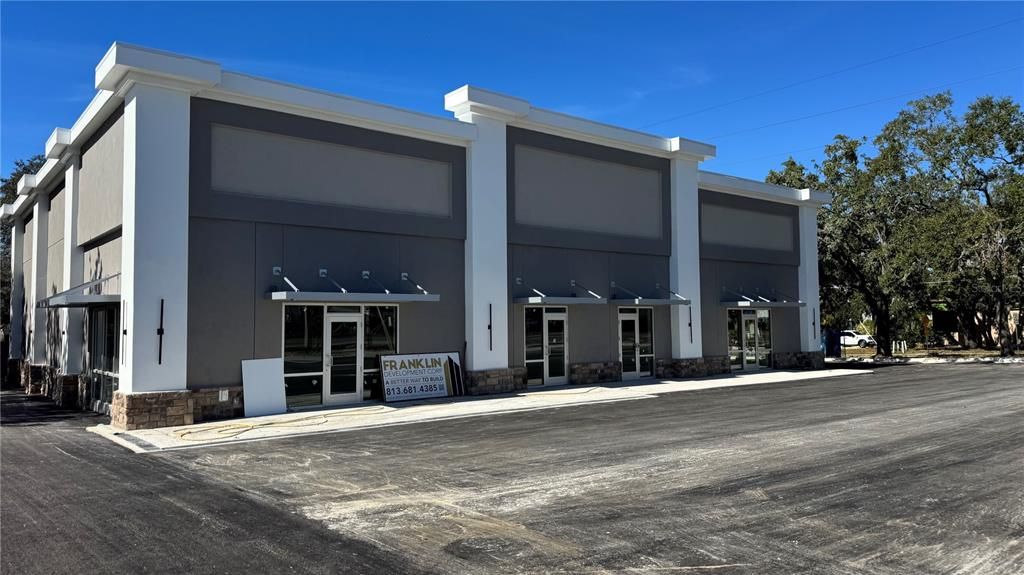 Exterior, Facade, Modern