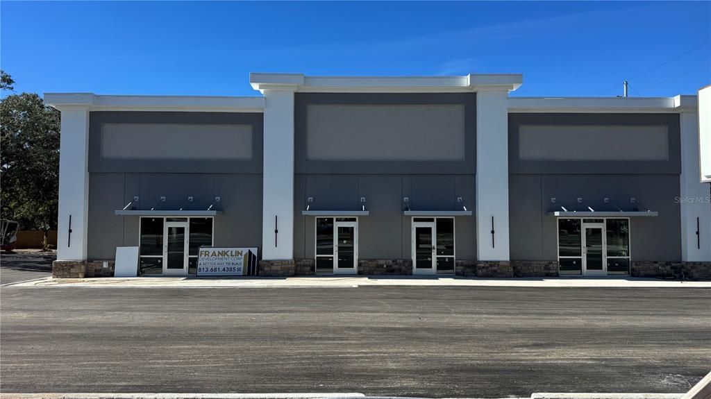 Exterior, Facade, Modern