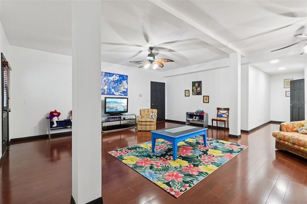 Interior, Recessed Lighting, Wood Texture Flooring