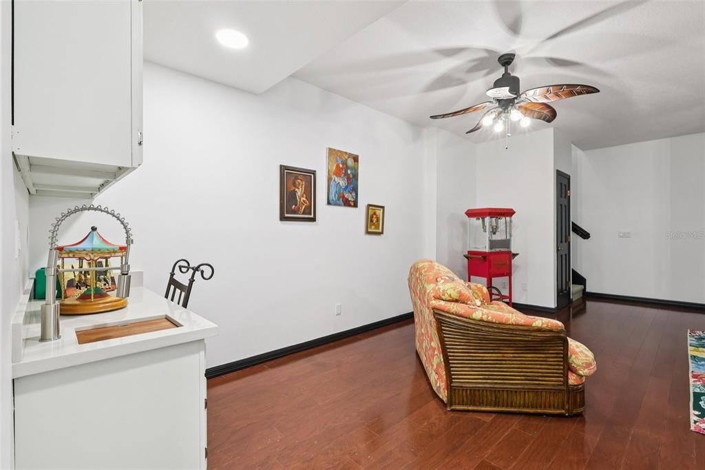 Interior, Recessed Lighting, Wood Texture Flooring