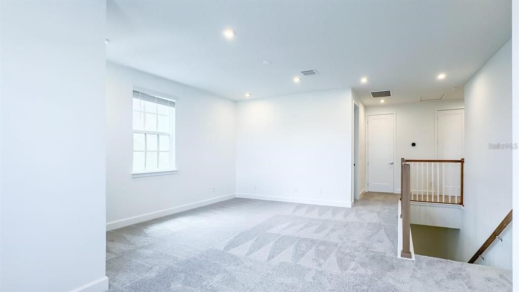 Empty room, Interior, Recessed Lighting