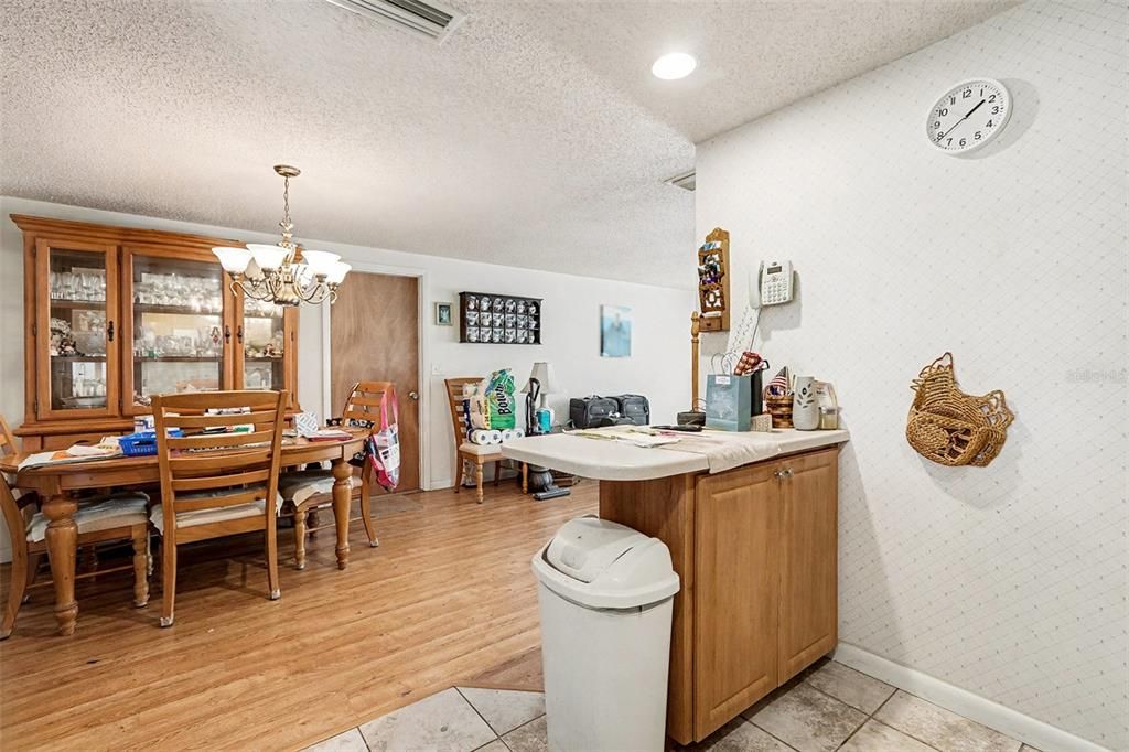 Chandelier, Dining room, Interior, Recessed Lighting, Wood Texture Flooring