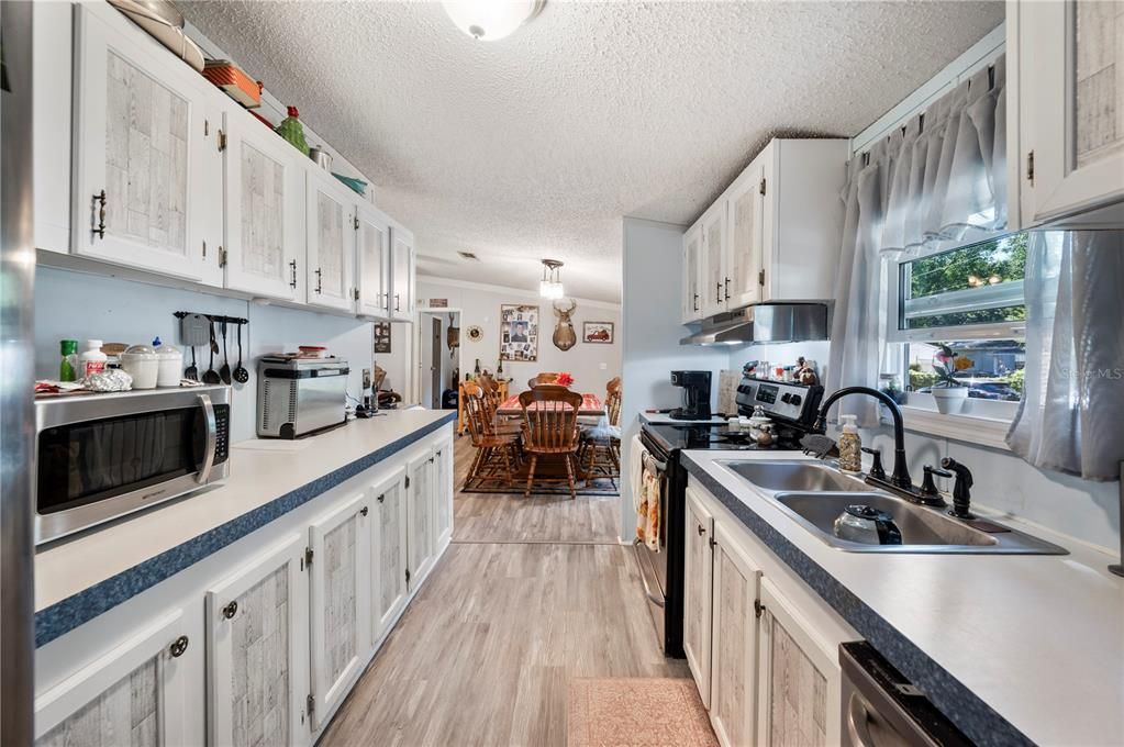 Dining room, Interior, Kitchen, Stainless Steel Appliances, Wood Texture Flooring