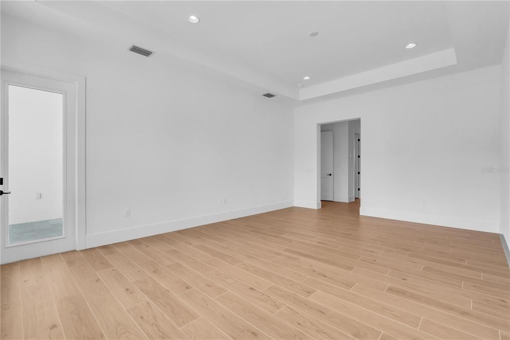 Empty room, Interior, Recessed Lighting, Wood Texture Flooring
