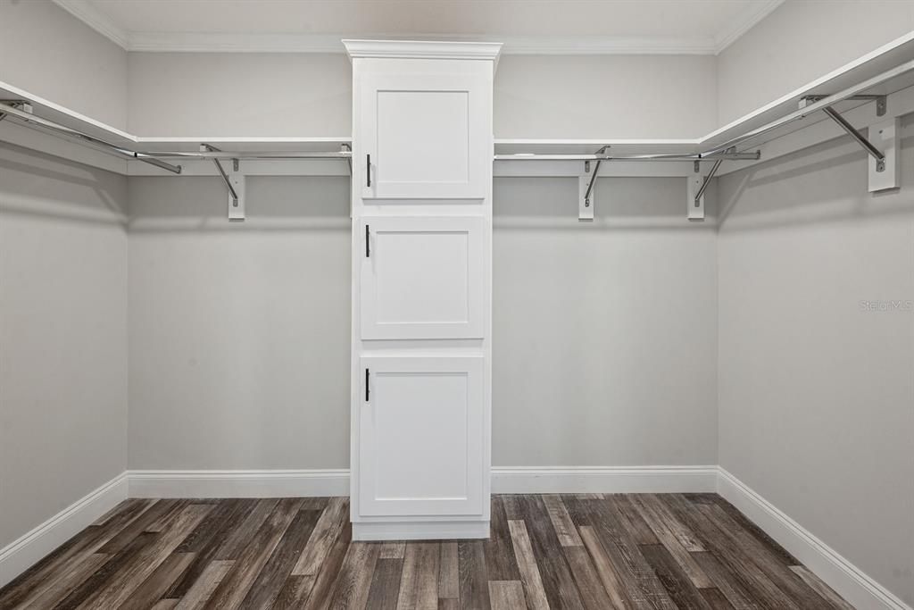 Interior, Walk-in Closets, Wood Texture Flooring
