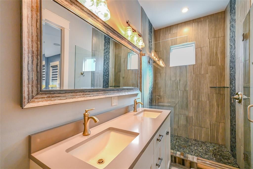 Bathroom, Dual Sink Vanities, Interior, Recessed Lighting