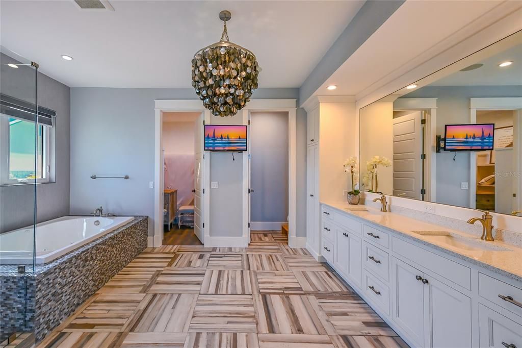 Bathroom, Dual Sink Vanities, Interior, Pendant Lights, Recessed Lighting