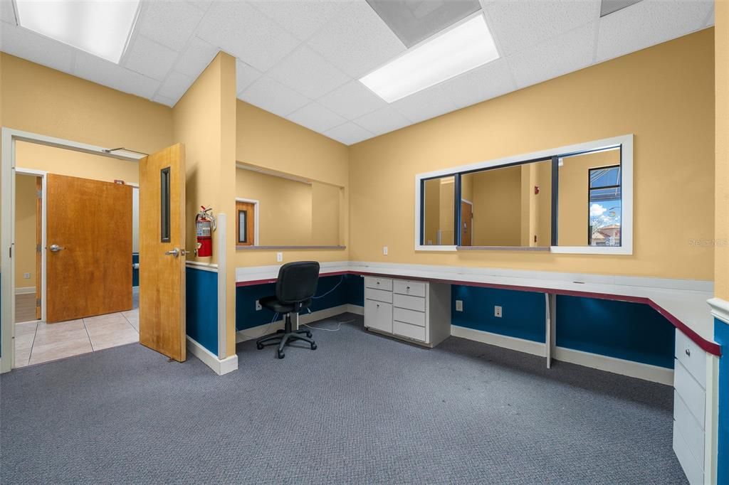 Home Office, Interior