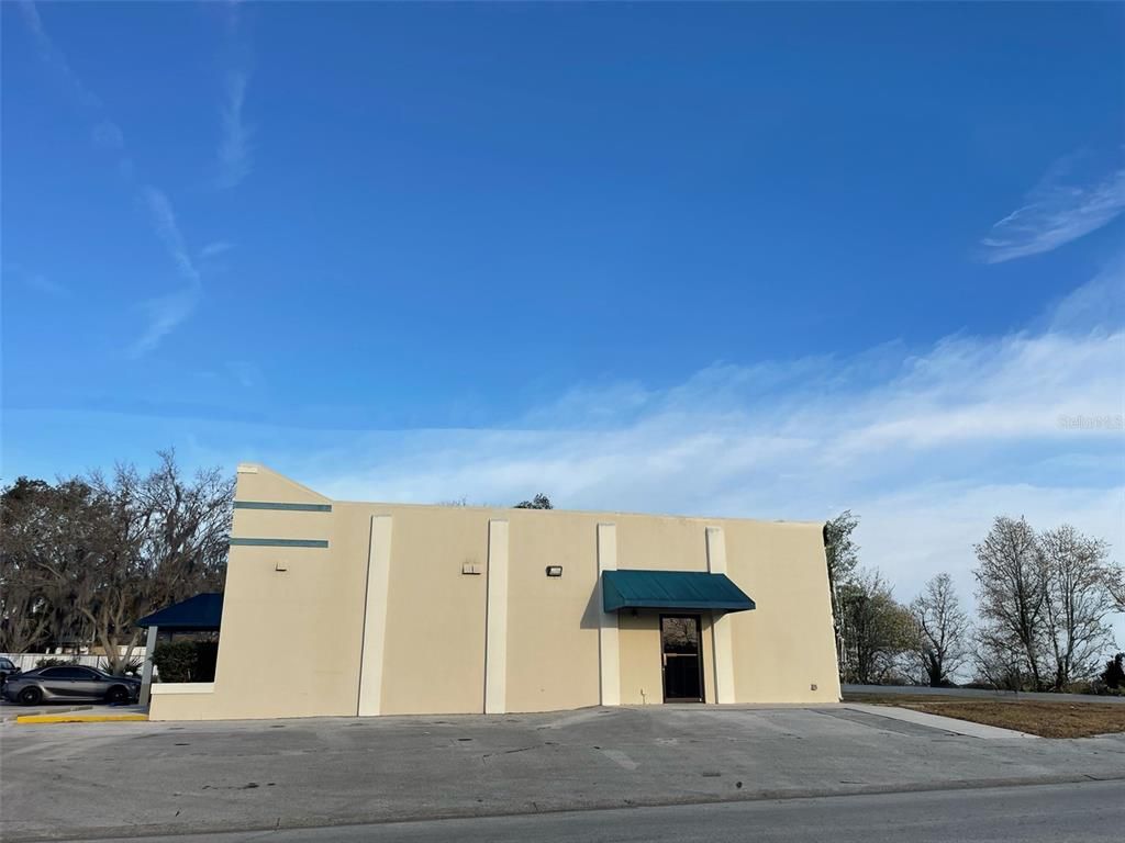 Exterior, Facade, Modern