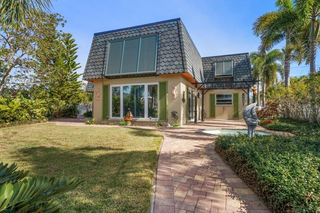 Backyard, Exterior, Facade, Modern