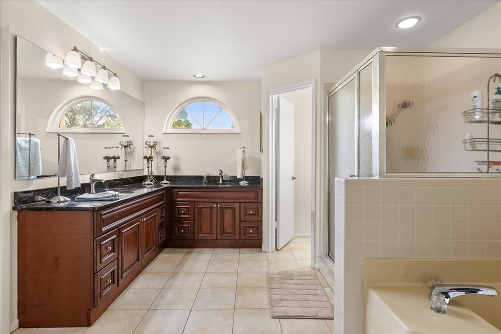 Bathroom, Dual Sink Vanities, Interior, Recessed Lighting