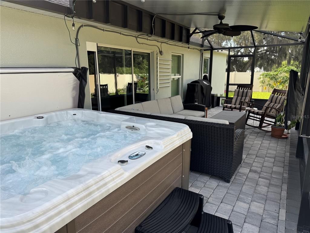 Exterior, Hot Tub, Interior