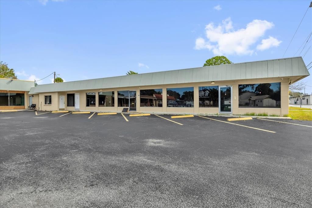 Exterior, Facade, Ranch