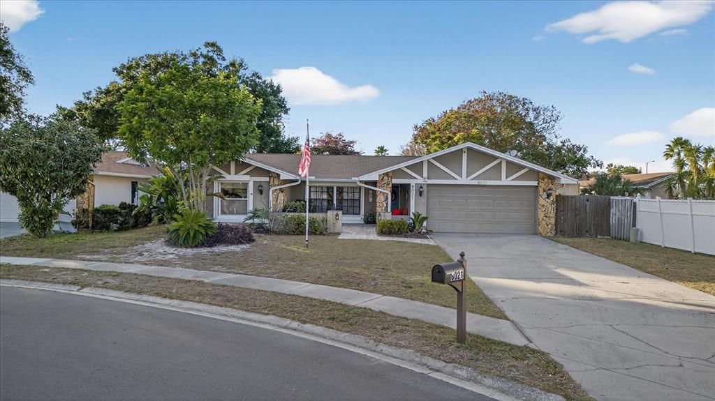 Attached, Exterior, Facade, Ranch