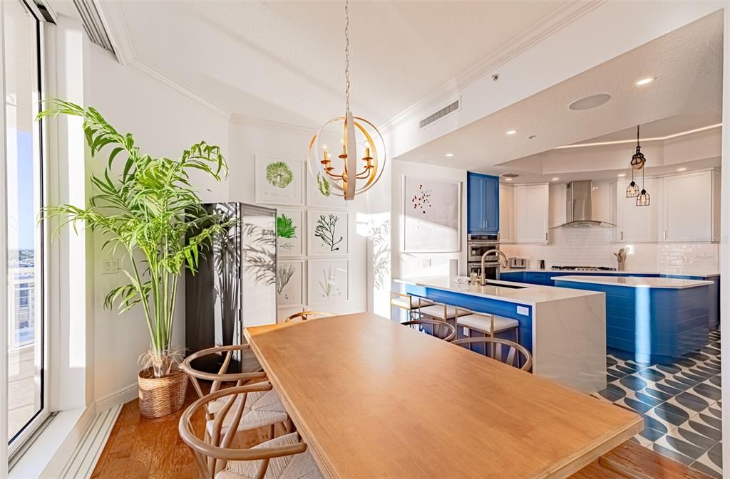 Dining room, Interior, Kitchen, Pendant Lights, Recessed Lighting, Wood Texture Flooring