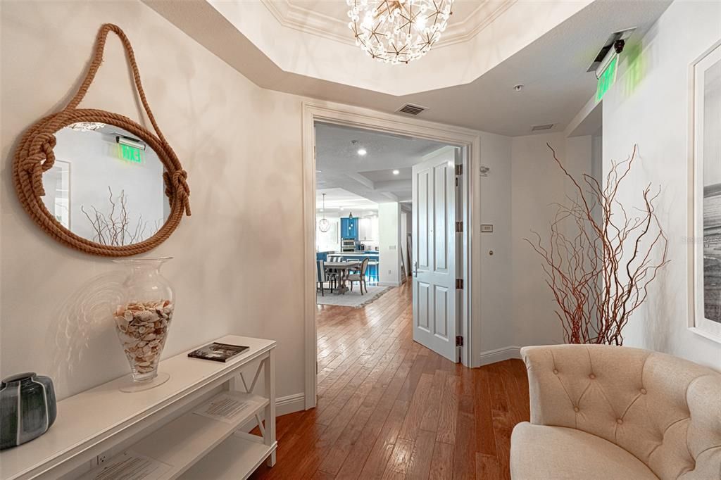 Chandelier, Dining room, Interior, Recessed Lighting, Wood Texture Flooring
