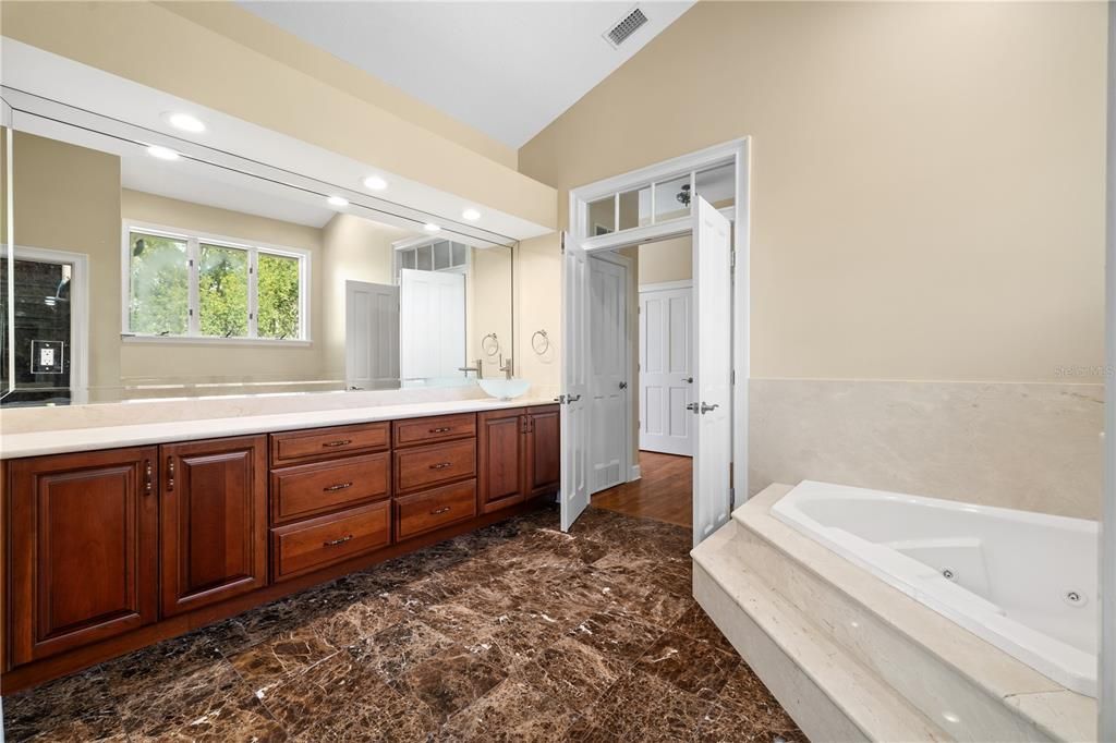 Bathroom, Dual Sink Vanities, Interior, Recessed Lighting