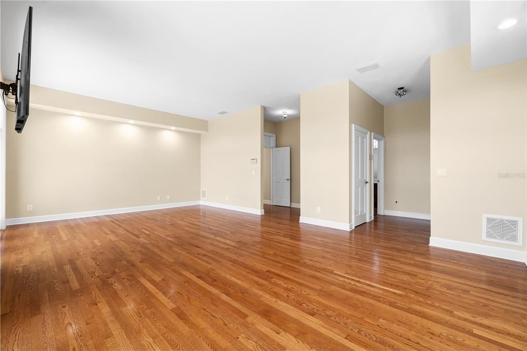 Empty room, Interior, Recessed Lighting, Wood Texture Flooring