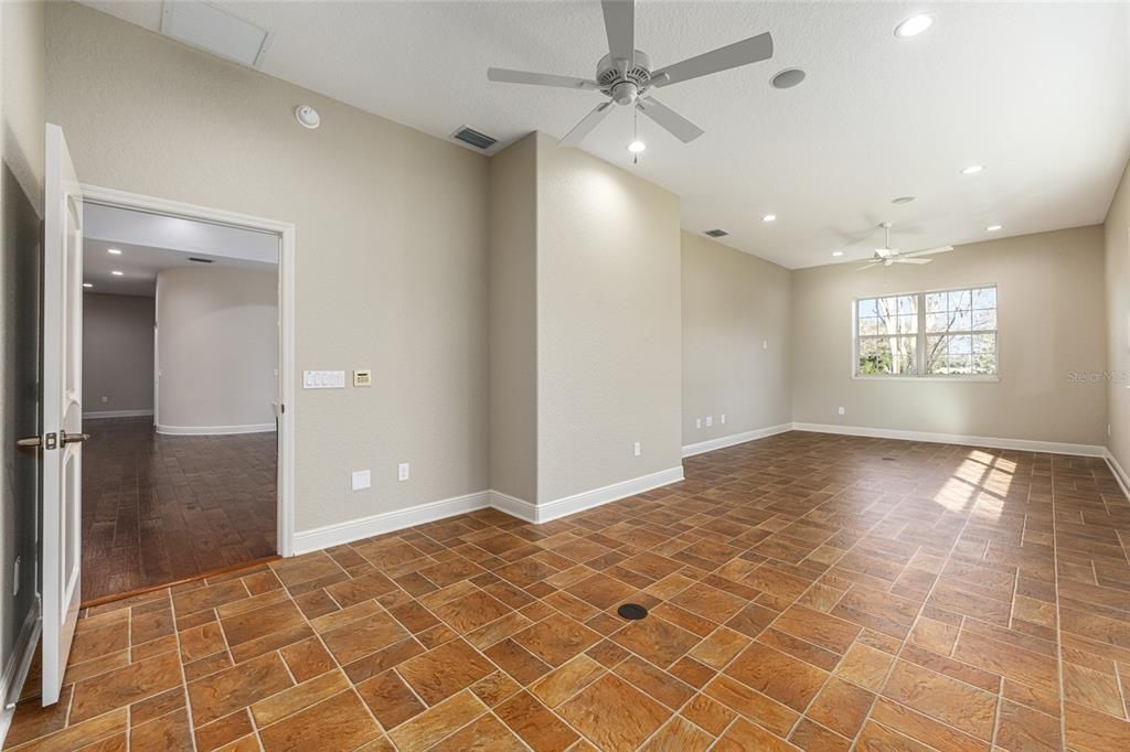 Empty room, Interior, Recessed Lighting