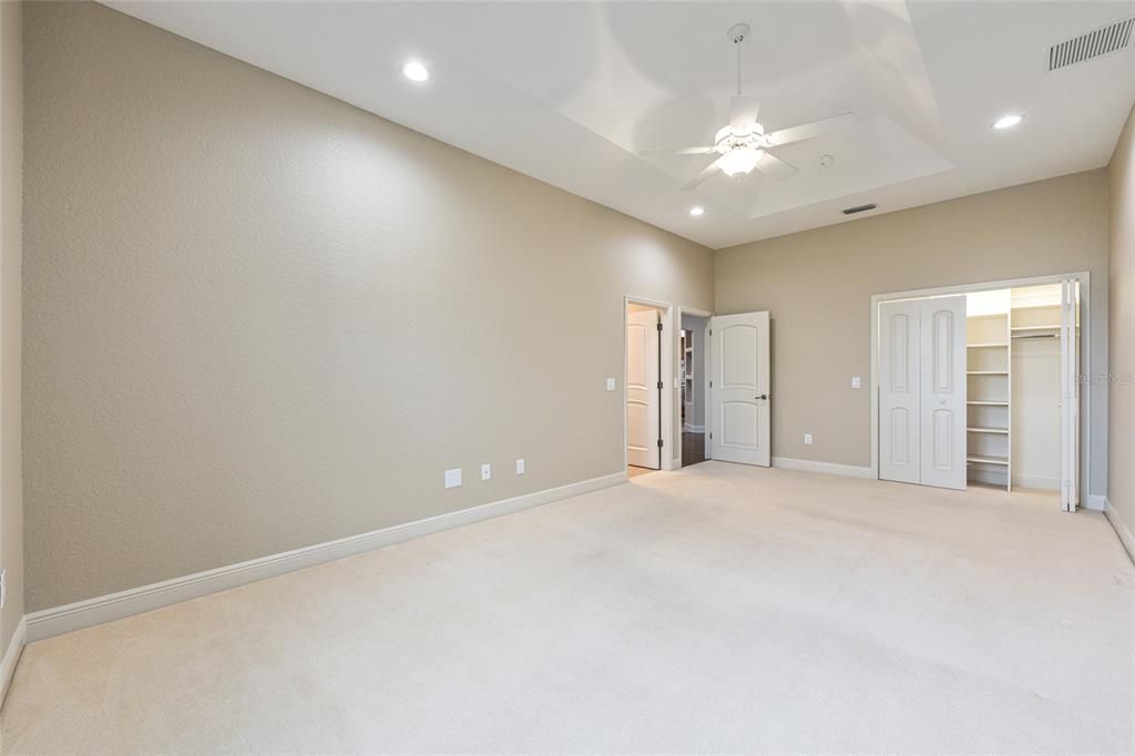 Empty room, Interior, Recessed Lighting