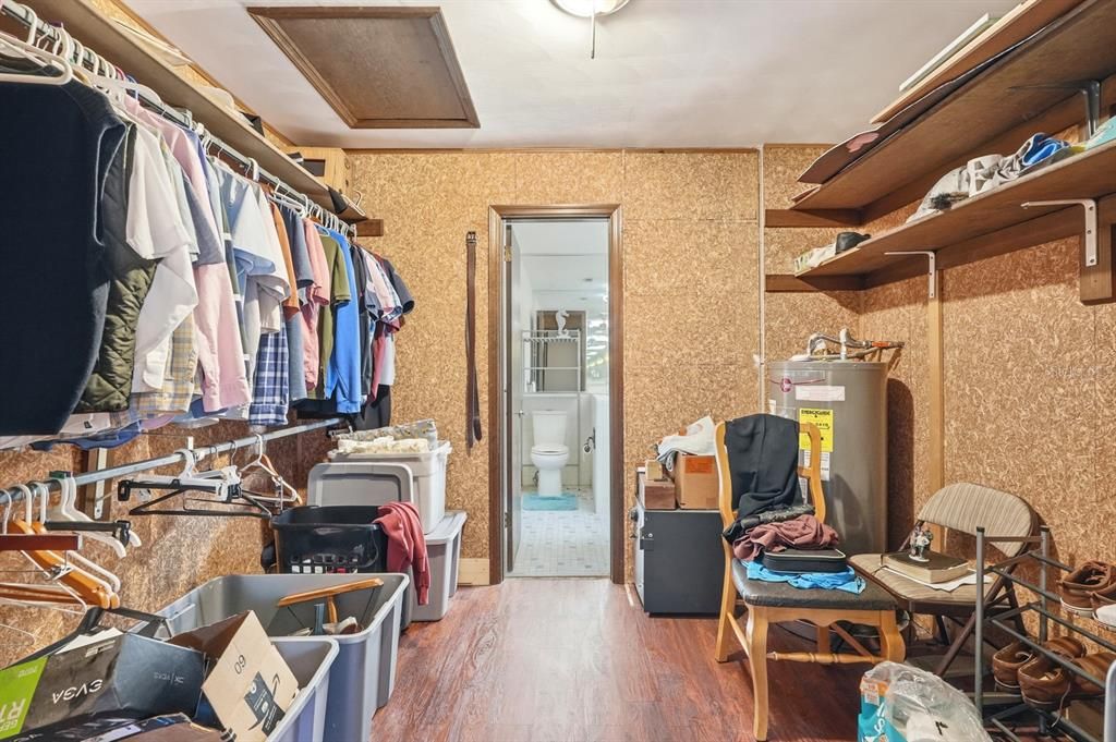 Bathroom, Interior, Walk-in Closets, Wood Texture Flooring