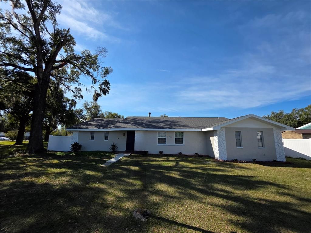 Backyard, Exterior, Facade, Ranch