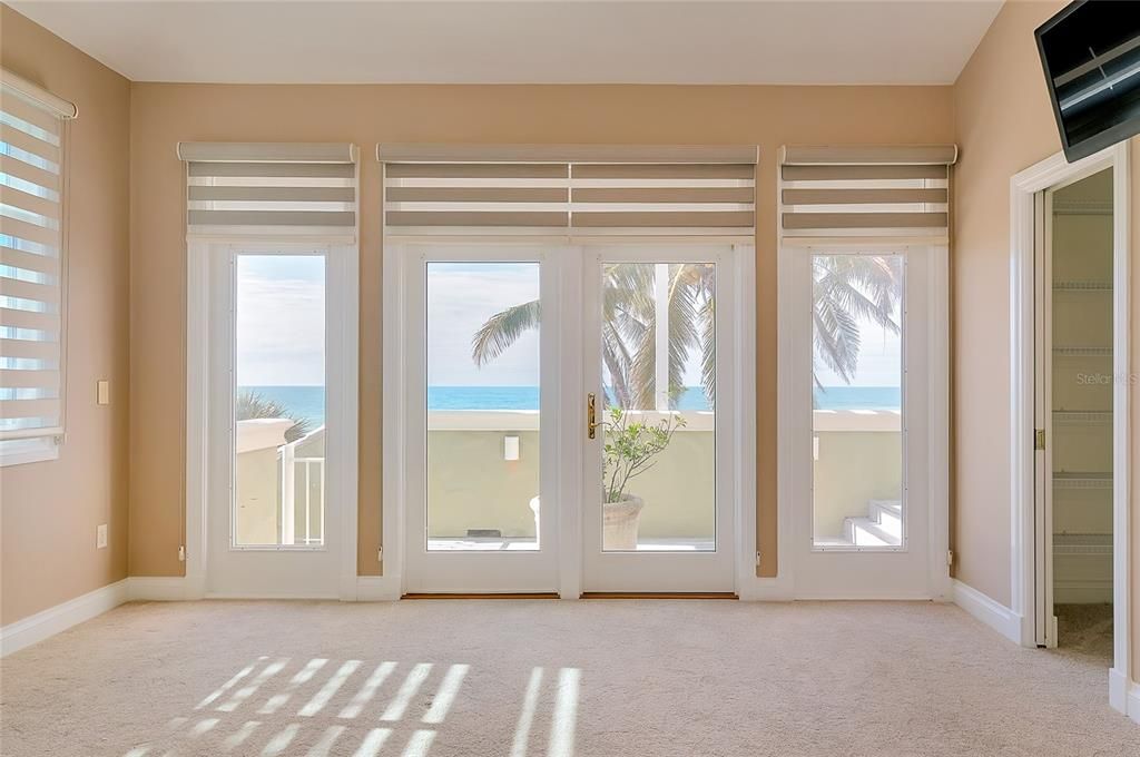 Empty room, Interior, Water