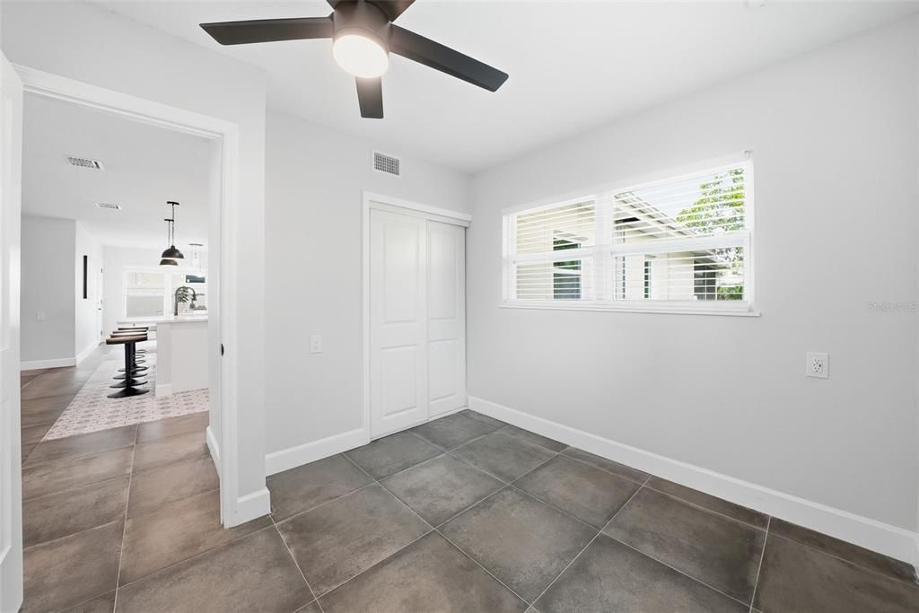 Empty room, Interior