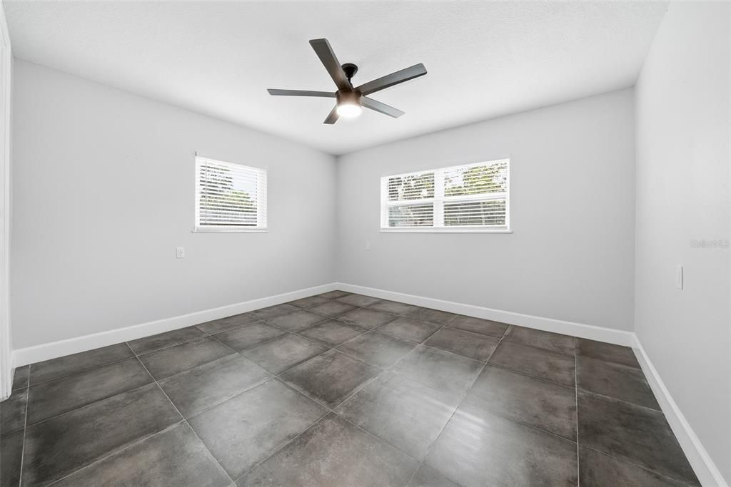 Empty room, Interior