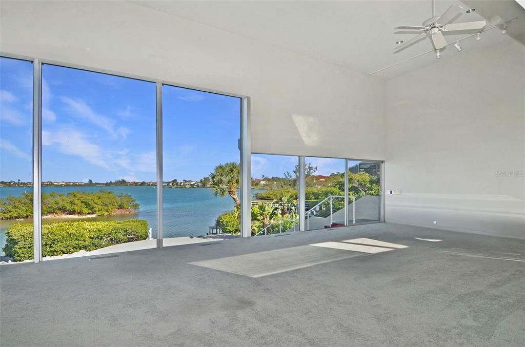 Empty room, Interior, Water
