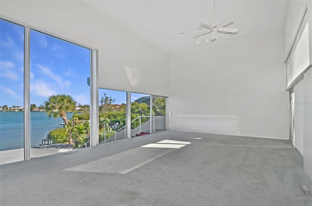 Empty room, Interior, Water