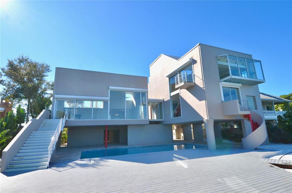 Exterior, Facade, Modern