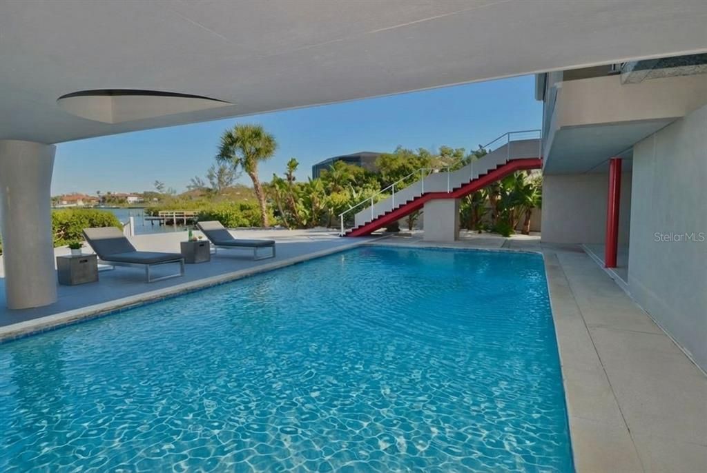 Exterior, Pool, Water