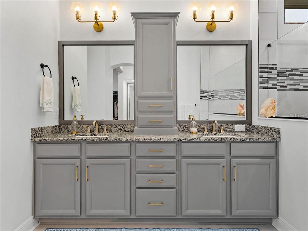 Bathroom, Dual Sink Vanities, Interior